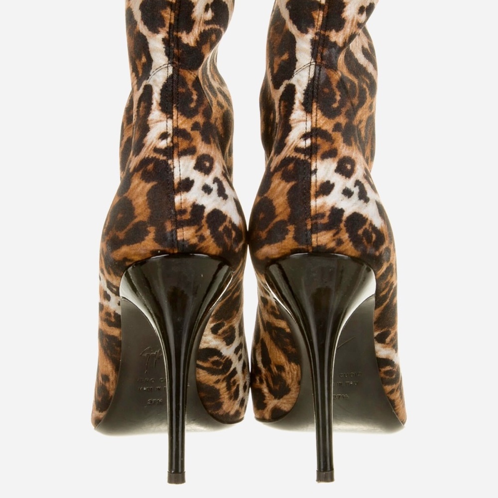 Boots - Picture 4 of 5